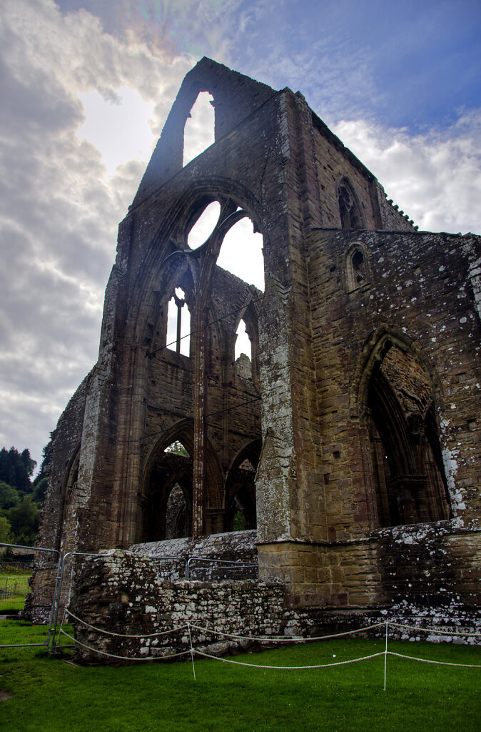wales –  tintern abbey (05)