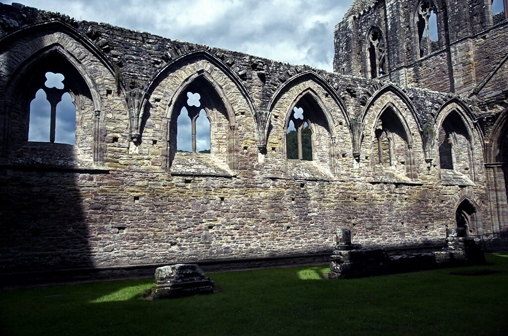 wales –  tintern abbey (22)